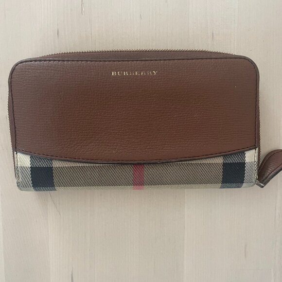 Burberry Wallet, Designer - Picture 1 of 3